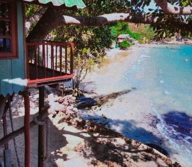 Rayong House | Koh Samed Lungdam Hutbeach เกาะเสม็ดลุงดำฮัทบีช