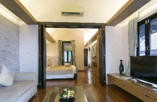 Thong Krut House | Koh Samui 3 Bedroom Pool Villa Seaview