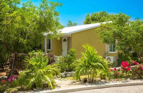 Venetian Road Settlement House | Kokomo Classic 2 Bedroom Cottage