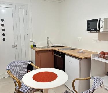 Pointe-Noire Apartment | Koli Fwi Studio