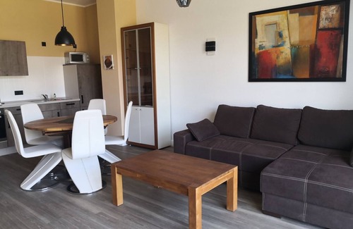Stolpe Apartment | Kolibri RE-05 - Cozy vacation apartment The Remise Kolibri RE-05 in a rural setting.