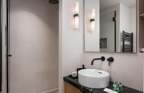 Kolonaki Apartment | Kolonaki Athena Residence by Fineline Studio