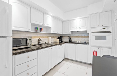 Hollywood South Central Beach Apartment | Komffy 1BED Condo w/Pool View | 3rd Floor at Tides