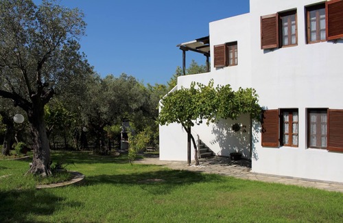 Sithonia Apartment | Komfortable holiday apartment with terrace directly at the sea, Wifi | Ormos Pan