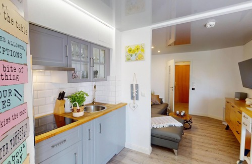 Groemitz Apartment | Kompakte, Moderne Ferienwohnung für Vier Gäste und Hund mit Meerblick in Grömitz