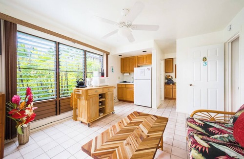 Kahaluu Bay Apartment | Kona coast studio, low Aug rate, Free Parking, free HS-WIFI walk to Magics beach