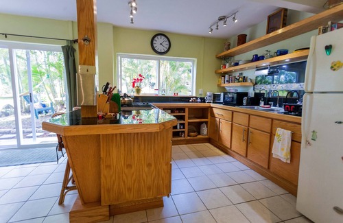 Kona Palisades Apartment | Kona Coast View Guest Apartment -long term renters welcome!