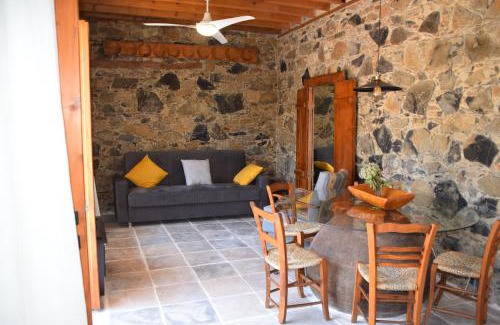 Moutoullas Apartment | Konatzin tou Massou by Raise