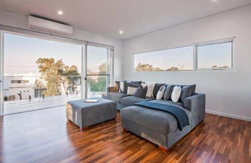 Eagle Bay House | Koolbardi - Bushland Retreat near Pristine Beaches