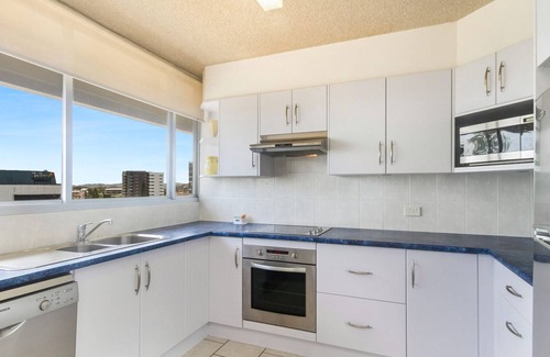 Coolangatta Apartment | Kooringal Unit 20 Located right on Greenmount beach with ocean views