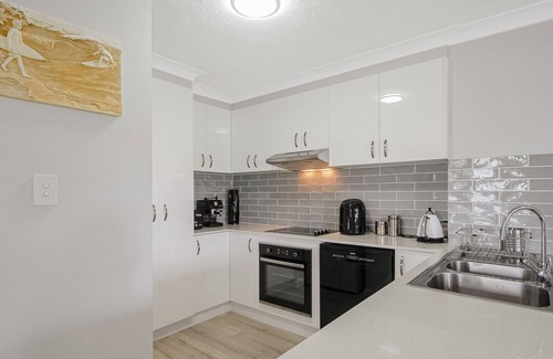 Coolangatta Apartment | Korina Court 5 - Quiet and Peaceful Kirra - Min. 3 Night Stays!