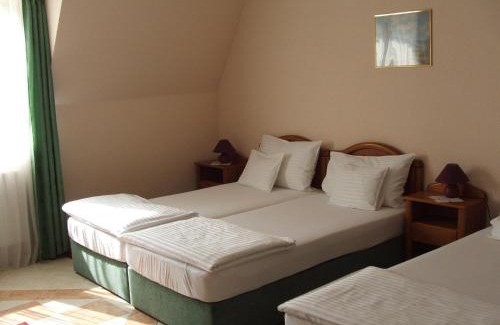 Debrecen Bed & Breakfast | Korona Panzió