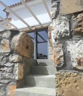 Pylos-Nestoras Villa | Koroni Stone House, fully equipped studios by the sea