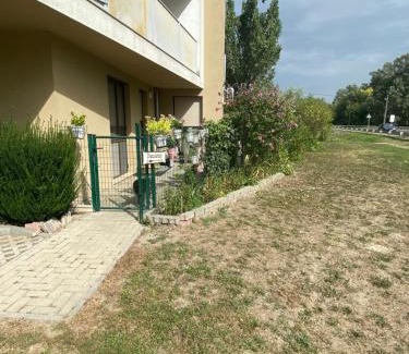 Pusztavacs House | Korzó Terasz Szentendre