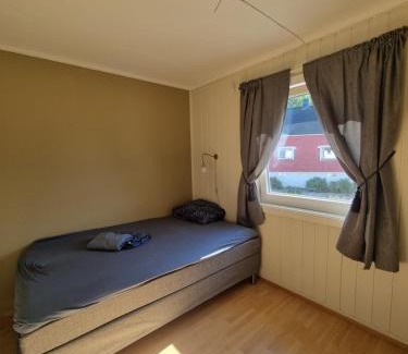 Kirkenes Apartment | Koselig Feriehus ved Kirkenes sentrum