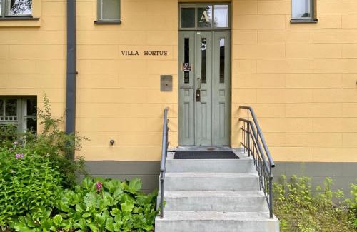 Turku Apartment | Kotimaailma Villa Hortus - Convenient studio for 2