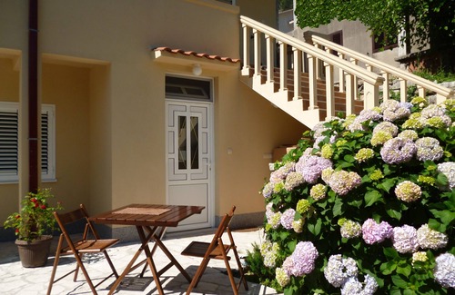 Muo Apartment | Kotor TIMI 3 - Studio Apartment 40 meters from the beach with garden grill