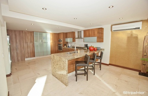 La Cruz de Huanacaxtle Villa | Kovay Gardens Resort Villa Steps away from the Ocean & Beach & PRIVATE POOL!