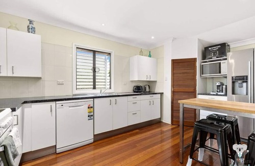 Albion House | KOZYGURU | Albion | Charming House with 3 Bedroom | Parking