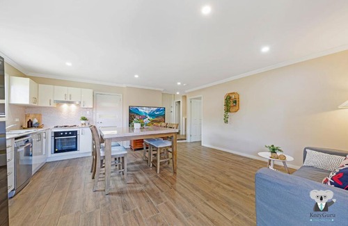 Arncliffe House | KOZYGURU Arncliffe 3 BED Begonia Cottage With FREE Parking