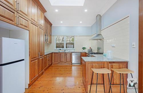 Campsie House | KOZYGURU Campsie Oldie-but-goodie look 4 Bed House NCA011