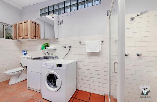 Campsie House | KOZYGURU Campsie Oldie-but-goodie look 4 Bed House NCA011