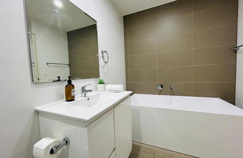 Mascot Apartment | KozyGuru Mascot 2-Bed close to train