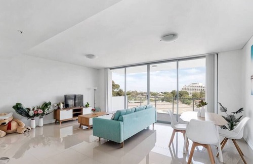 Parramatta Apartment | KozyGuru | Parramatta | 2 BED APT | Free Parking