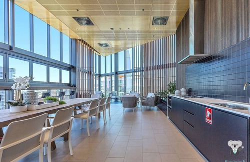 South Brisbane Apartment | KOZYGURU | South Brisbane | Kozy 1Bed APT + FREE Parking | BRISBANE ONE