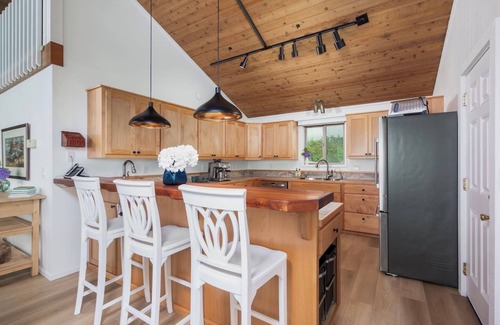 Tierra Del Mar House | Kraken's Candle Beachfront Home