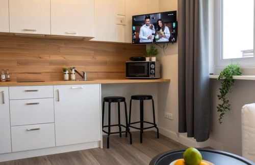 Stare Podgorze Apartment | Krakow Riverside Retreat: Mezzanine Studio, Schindler's & Kazimierz Access