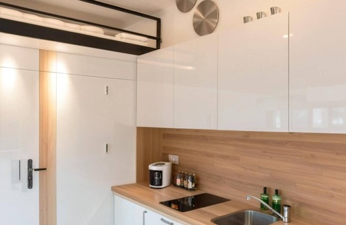 Stare Podgorze Apartment | Krakow Riverside Retreat: Mezzanine Studio, Schindler's & Kazimierz Access