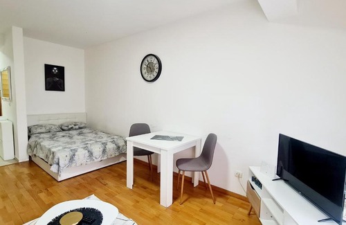Jagodina Apartment | KRALj Studio