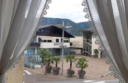 Nalles Apartment | Kreuzwegerhof Nals Historischer Gutshof, Apartments zw Meran und Bozen Südtirol, Naturpool, zentrale Lage