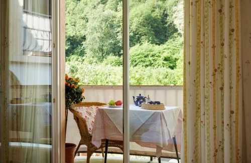 Nalles Apartment | Kreuzwegerhof Nals Historischer Gutshof, Apartments zw Meran und Bozen Südtirol, Naturpool, zentrale Lage