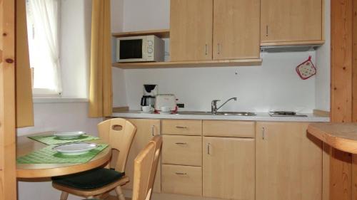 Nalles Apartment | Kreuzwegerhof Nals Historischer Gutshof, Apartments zw Meran und Bozen Südtirol, Naturpool, zentrale Lage