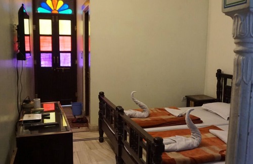 Bani Park Hotel | Krishna Palace: A Private En-suite A/c Room in a Boutique Heritage Palace Home.