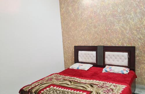 Vrindavan Hotel | Krishnashrya Near Banke Bihari Temple