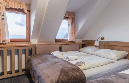 Ambroz pod Krvavcem House | Krvavec Quadruple room 3