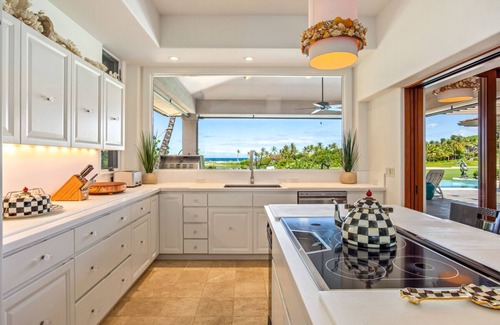 Kaupulehu House | Kumukehu 15 – Best Location & Ocean Views | Onsite Staff & Daily Housekeeping