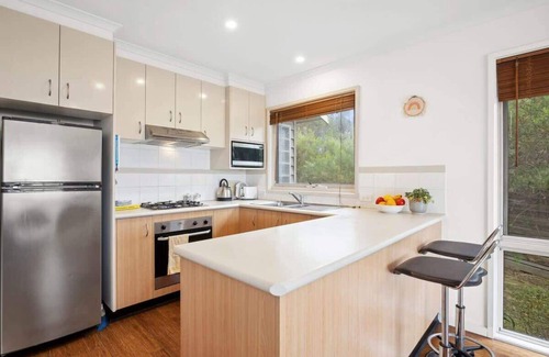 Surf Coast House | Kurrawong Beach Retreats I Ocean & Lighthouse View