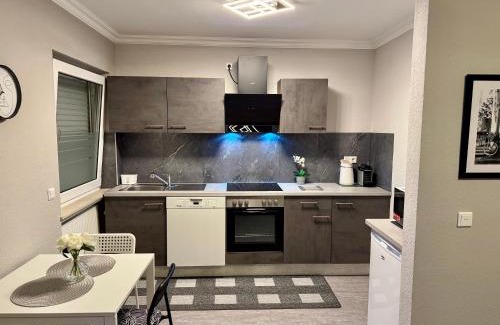 Nieder-Morlen Apartment | Kurstadt Apt Moderne 2ZKB Balkon-PKW- Stellplatz Check-in 7-24 h