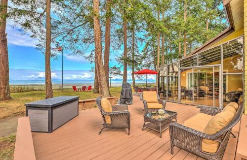 Comox House | Kye Bay Winter Beach House