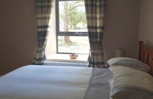 Kylemore House | Kylemore Lake Cottage