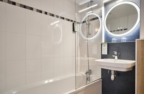 Les Ulis Hotel | Kyriad Les Ulis