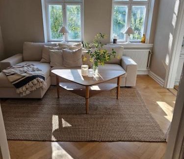 Gislov Apartment | Lärarinnabostad i vacker byskola