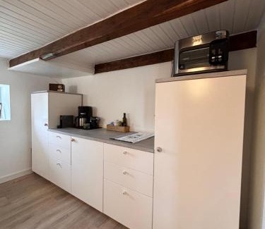 Norden House | Lüttje Koje - Ferienhaus direkt am Deich und dem Meer dahinter
