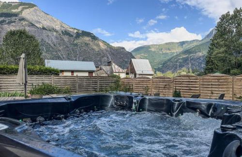 Le Bourg-d'Oisans Ski Chalet | L'étoile des Glaciers - Jacuzzi - Piscine - Hammam - ALPES HUEZ