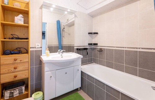 Urt Apartment | L'Adour - Appt avec terrasse vue montagne