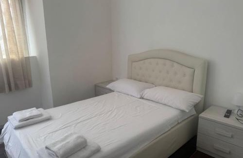 Citta Bassa House | L'affaire du Collier